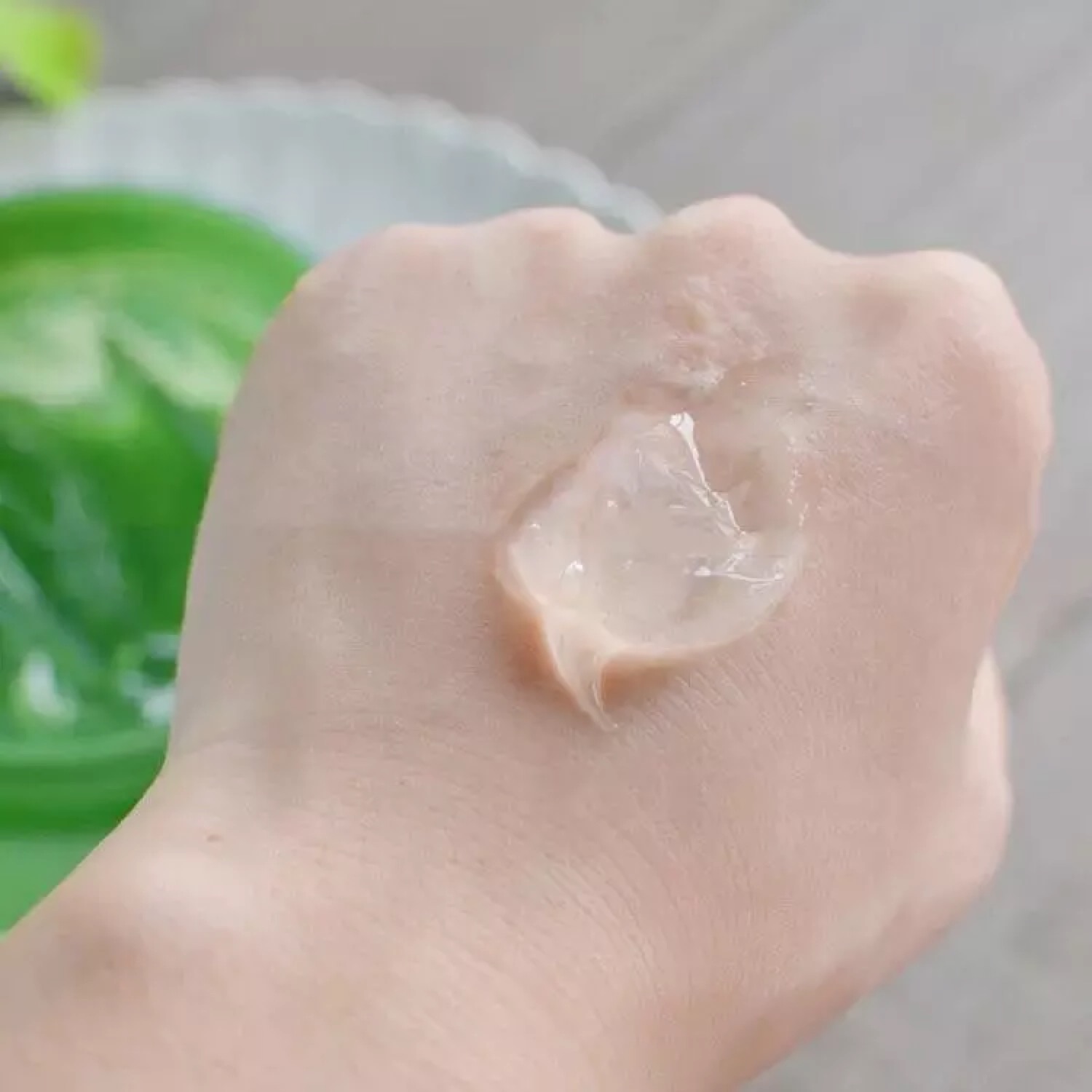 芦荟胶的三个基本使用方法,芦荟胶的正确使用方法如下