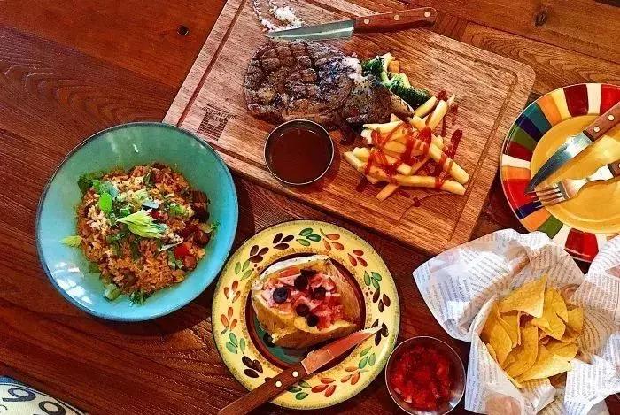 最豪华的音乐餐吧,一家氛围满满的音乐餐吧