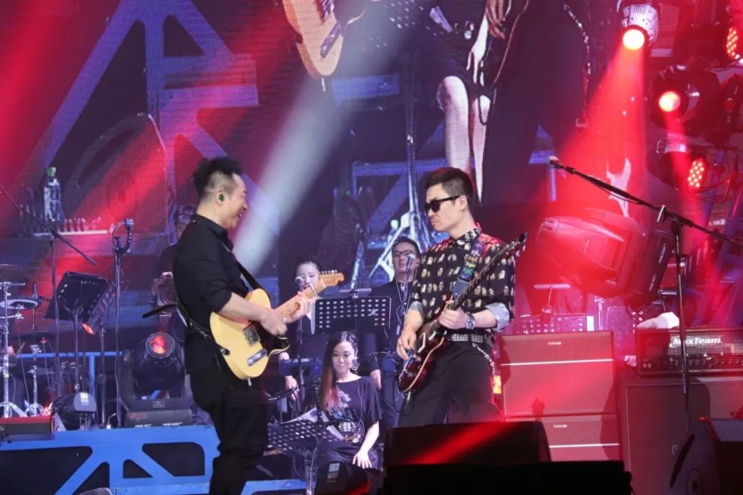 许巍老了多了份沧桑感,许巍是个历经沧桑又怎么样的人