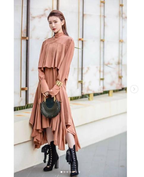 唐嫣超短发亮相巴黎时装周,唐嫣时装周看秀造型曝光