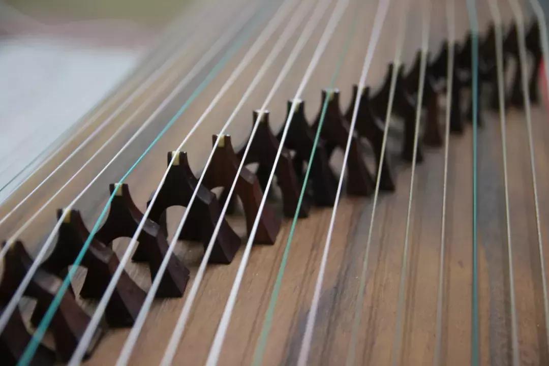 古筝低音区触弦有杂音怎么办,古筝声音难听怎么办呢