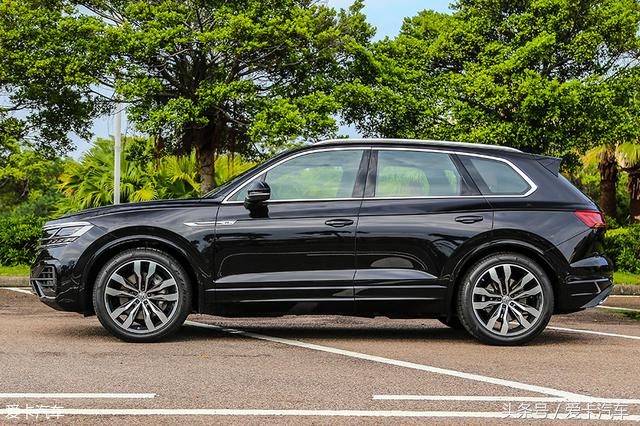 新款途锐比老款途锐小,全新大众途锐测评