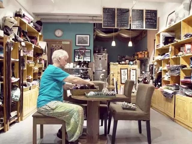 英国老奶奶患癌症,英国72岁老奶奶