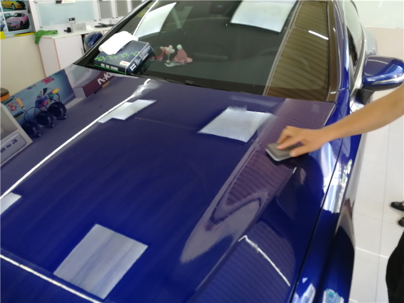 11款奔驰c200有镀膜玻璃吗,奔驰c200电镀蓝银金车膜