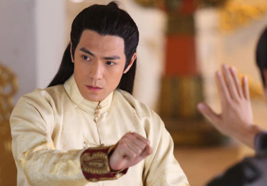 女子又问道：“你当真是要嫁给他？”简兮声音不大语气中尽是坚决