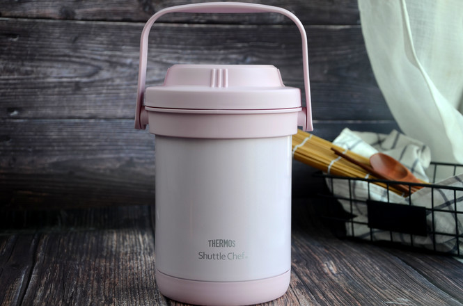 你还在厨房里汗流浃背地煲汤吗？试试这款焖烧锅，让你美美哒喝汤