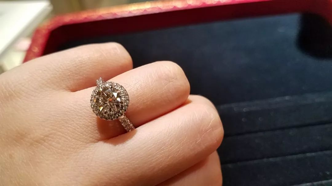 1克拉钻戒值得买吗,张雨绮说一克拉