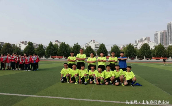 足球圆小孩梦,乡村小孩足球梦