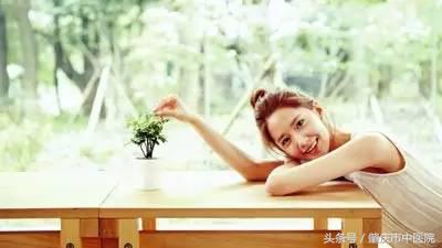 「答疑」为什么过了青春期还会长“青春痘”？