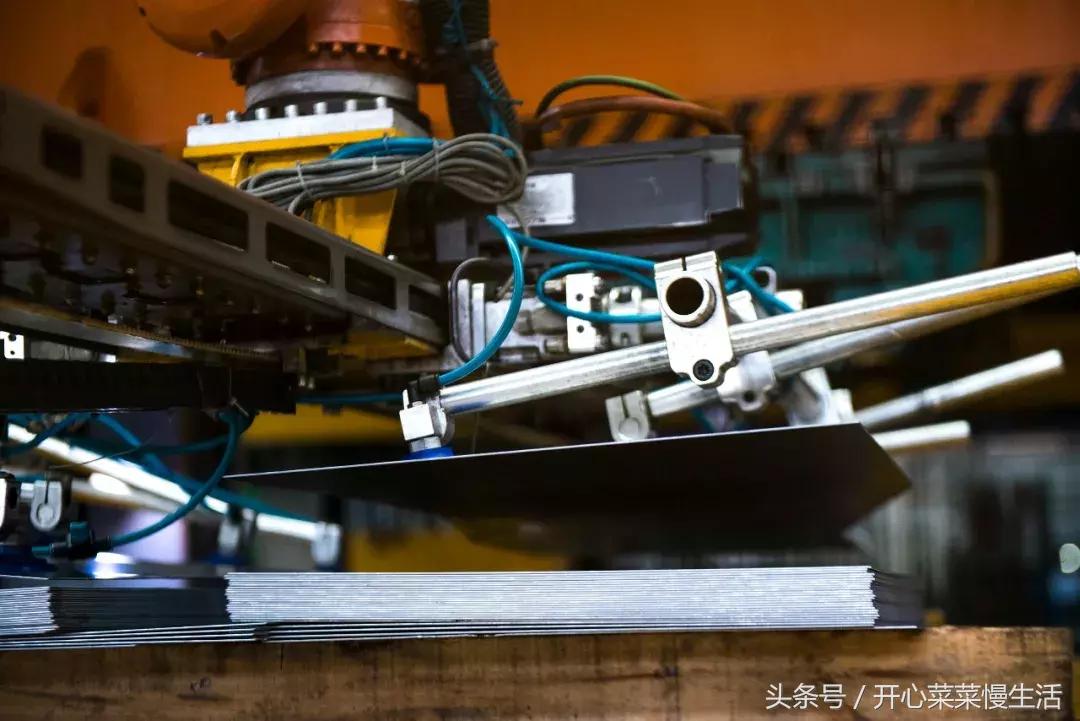 未来会被机器人替代吗,未来人类会被机器人取代吗