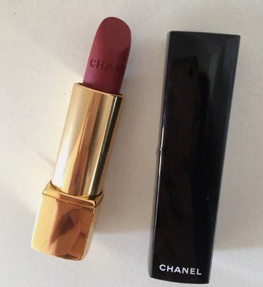 香奈儿丝绒口红58号色涂抹视频,香奈儿丝绒58号口红适合什么皮肤