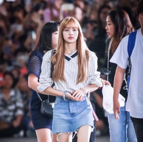 lisa穿搭韩国,lisa最出圈的十大穿搭