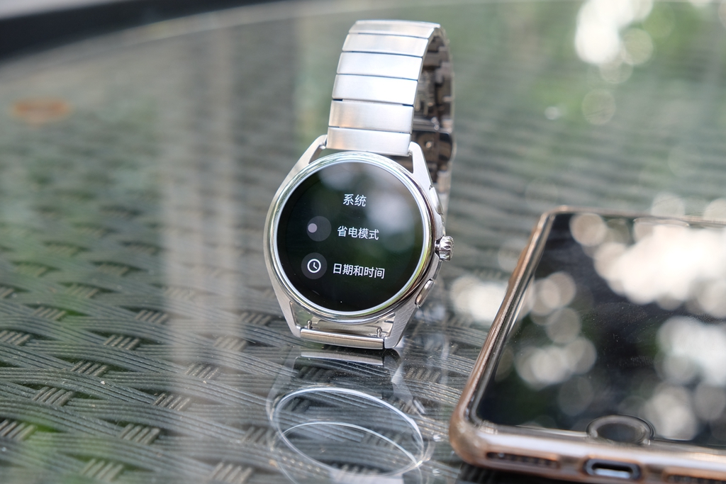 3990元的真智能手表贵吗?阿玛尼ART5006:奢华与智能的巧妙结合