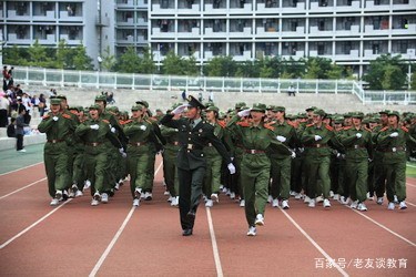 哪所军校适合女孩子报考,军校录取分数线低的军校