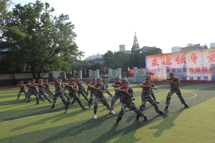 立德强身爱我中华蚌三小少年军校意志磨练月汇报考核圆满落幕