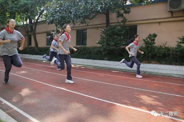 扬体育精神展青春风采课件,扬体育精神展青春风采班会