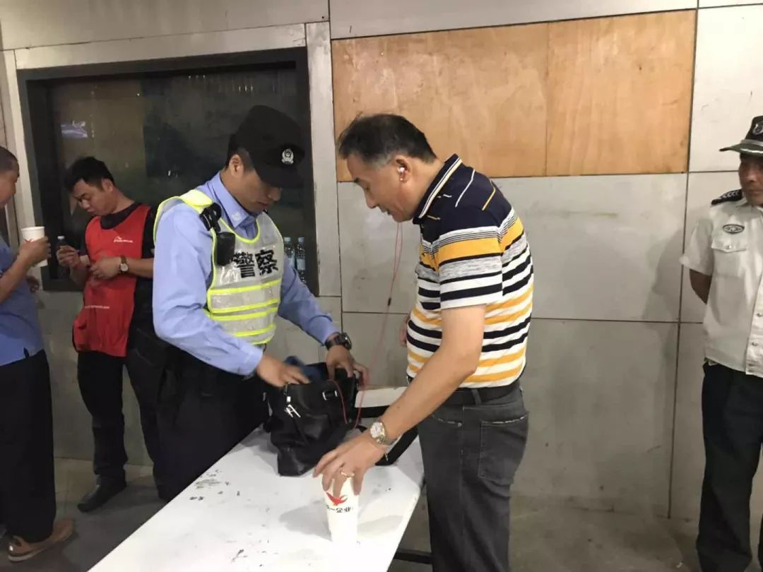 迎国庆为祖国母亲庆生,国庆我在岗用坚守致敬祖国