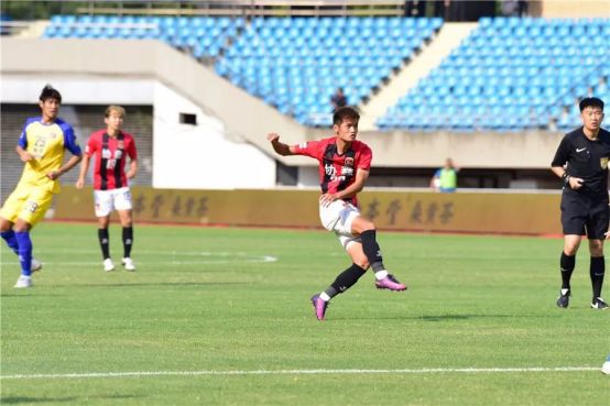 这场足球赛非常精彩的英语,这场足球比赛将持续两个小时英语