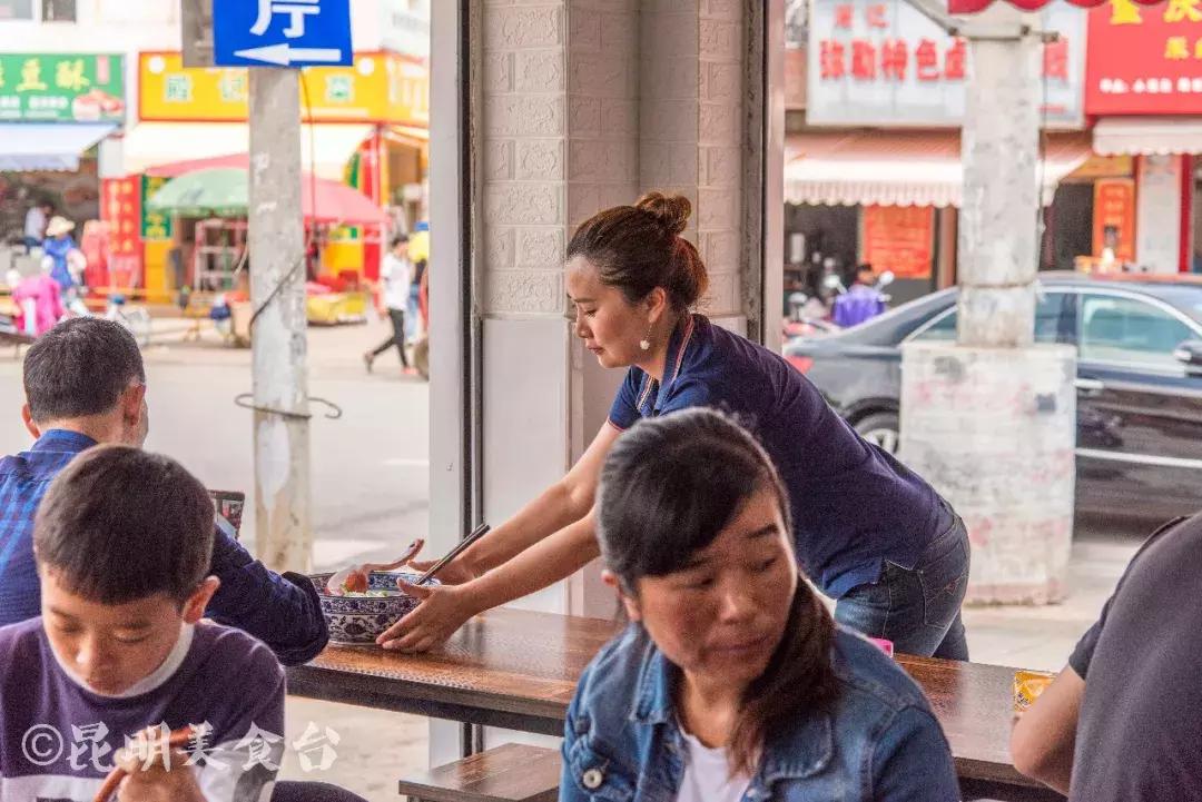 藏在昆明街巷里的10家米线店,昆明古镇米线店