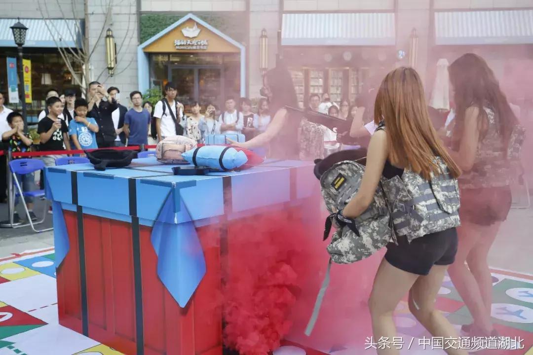 武汉百人吃鸡大秀，地表最快或特技鬼才？解密载具中的“战斗机”