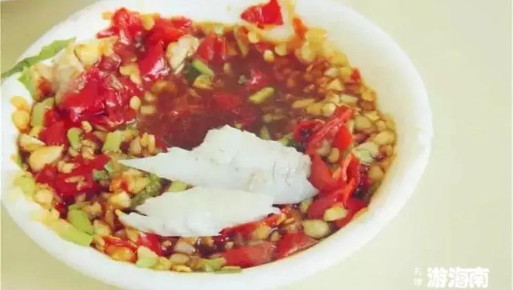 三亚火车头万人海鲜广场哪家好吃,在三亚3000元一桌的海鲜大餐