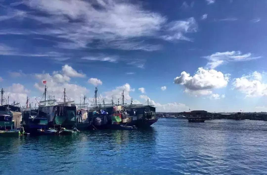 三亚火车头万人海鲜广场哪家好吃,在三亚3000元一桌的海鲜大餐