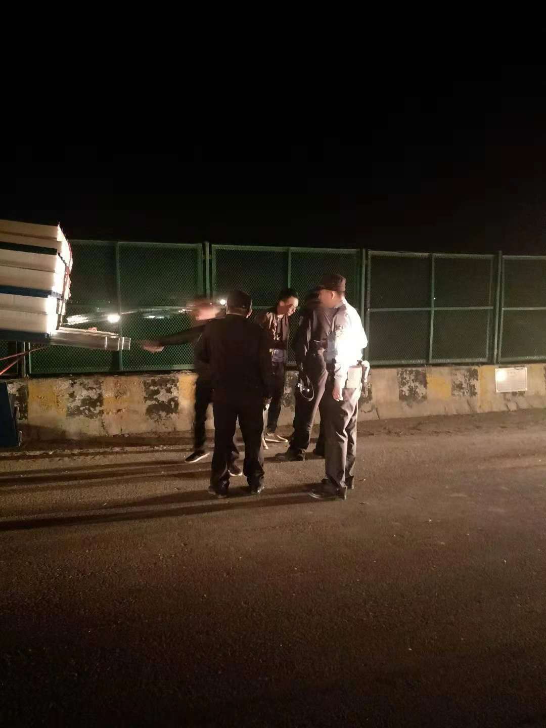 「你的强大我的骄傲」国庆7天小长假蒲城公安24小时不“打烊”之三我们奉命前行