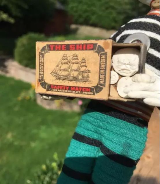 孩子用盒子建造废弃城市在家里,12岁男孩自己捡破烂