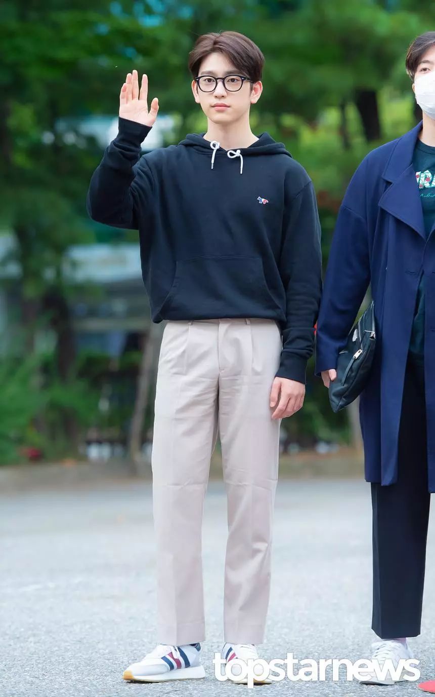 jennie闊╁浗绌挎惌,jennie绌挎惌鎺ㄨ崘