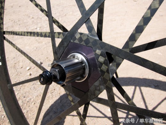 很粗的辐条公路车碳纤维轮组,碳纤维轮组辐条张力不够会怎么样