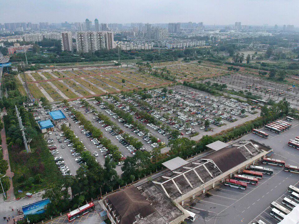 去外地旅游半路堵人,出去游玩堵在高速上怎么办