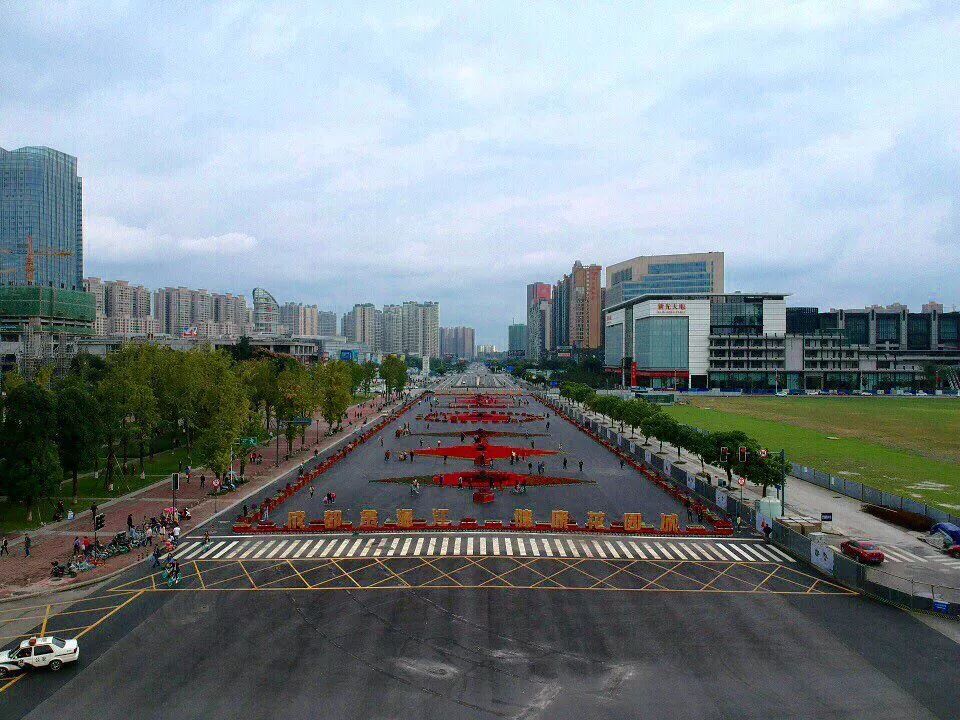 去外地旅游半路堵人,出去游玩堵在高速上怎么办