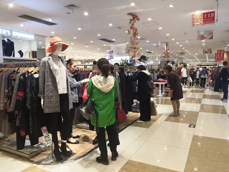 去外地旅游半路堵人,出去游玩堵在高速上怎么办