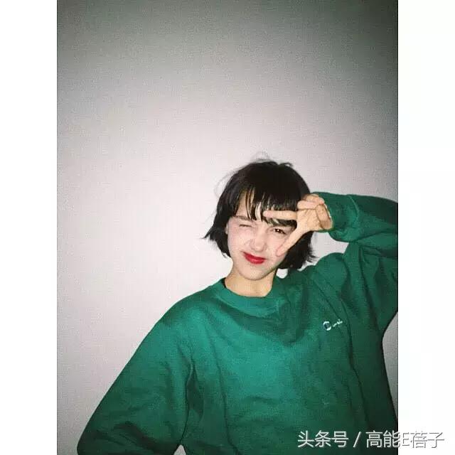 拍照pose技巧和方法,女生拍照剪刀手pose