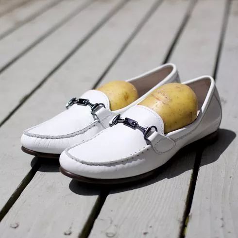 鞋子太小教你一个小妙招,鞋子太大怎么变小不用任何物品