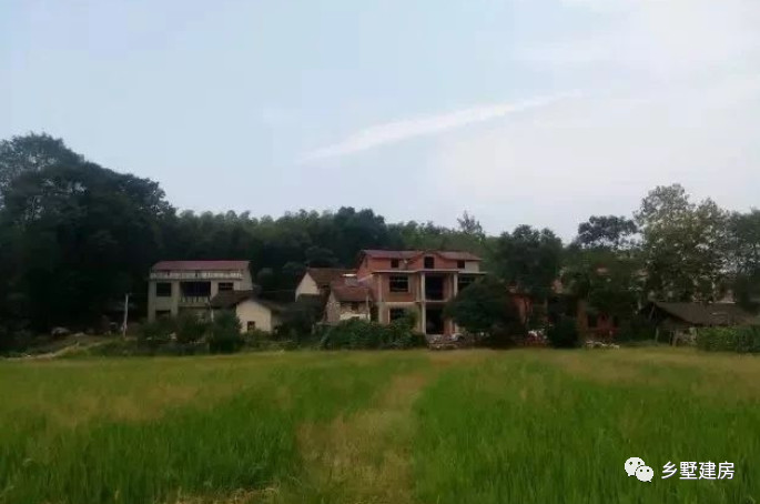 小伙回农村改造老屋子用了50万元,小伙回农村建房子