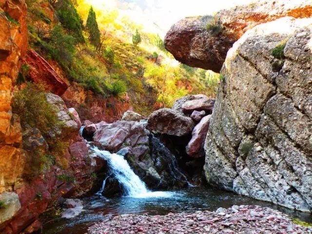 呼和浩特哪个沟秋景好,呼和浩特红石崖秋景