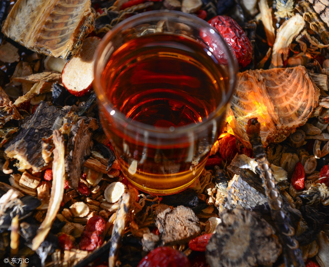 补气血的经典泡酒方,最好的泡酒养生方