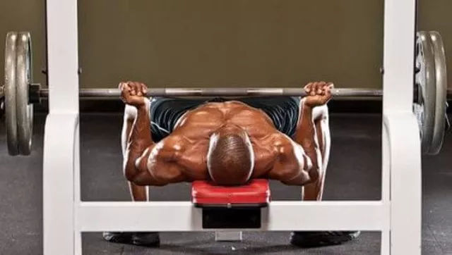 胸肌训练六个动作告别薄弱上胸,卧推杠铃练胸肌最好的6个动作