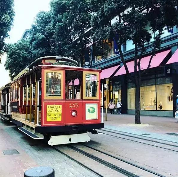 一个保姆游20多个国家，住七星酒店，吃米其林餐厅还拿年薪60万！