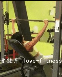 健身房锻炼胸部丰满的方法有哪些,女丰胸的锻炼动作哑铃