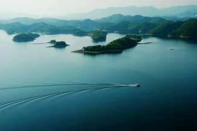 十首顶尖豪迈诗词,气势磅礴的励志自创诗词