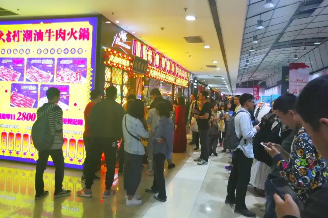 神话！天津河东万达因为这家店开业，竟然取消楼层观光小火车！