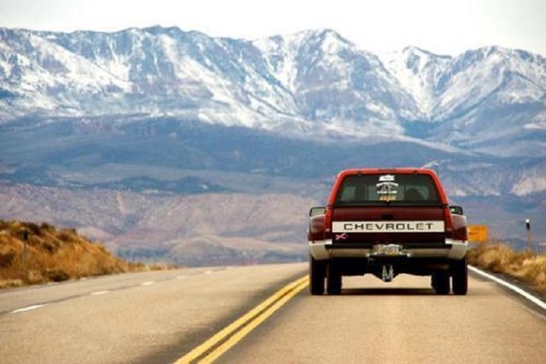 刚买的车在4s店被撞了,刚买的车被剐蹭4s店给修补吗