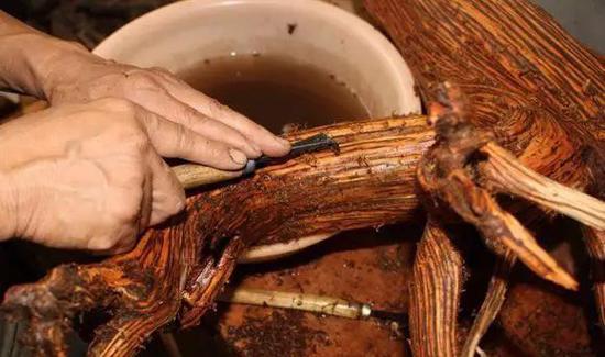 崖柏凹槽用什么工具打磨,打磨崖柏根雕的视频教程