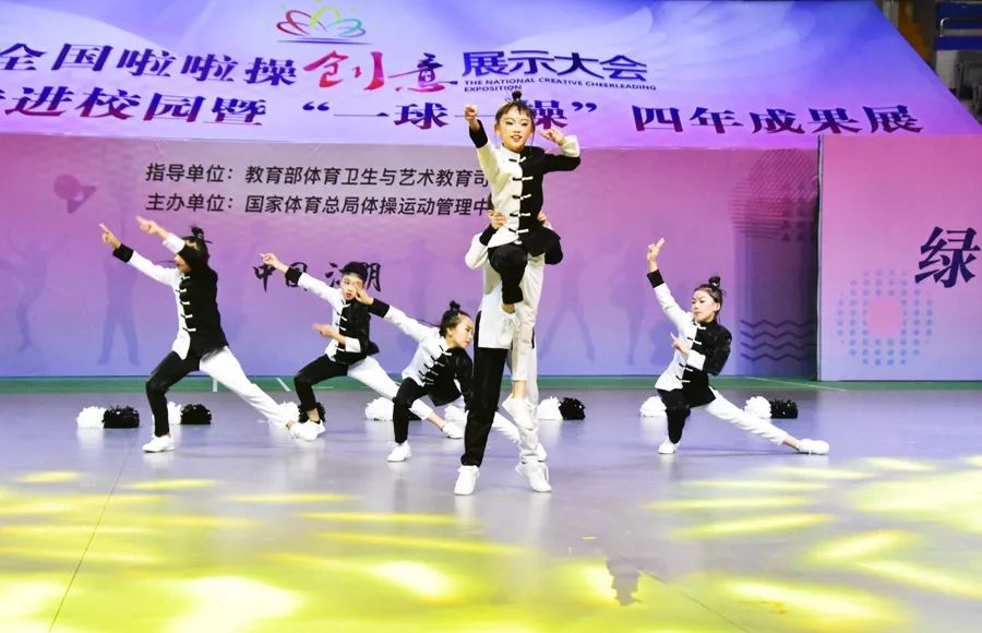 自豪四川,自豪韦世豪