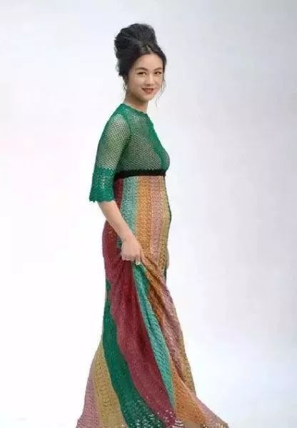 “哎呦你胸部下垂了！”“老娘挺过了！”