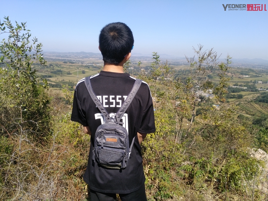 轻巧小背包,容量大且小巧轻便的背包