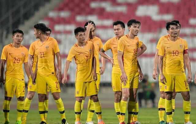 众人看国足,万众瞩目现场直播上演