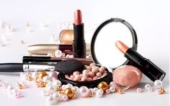 「关注」一套“香奈儿”只需39元还送2支睫毛膏？假……